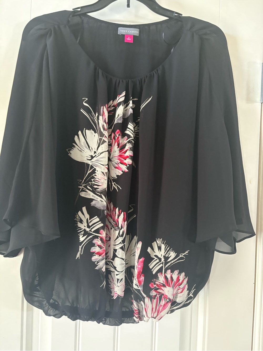 Vince Camuto Black Floral Flutter-Sleeve Blouse